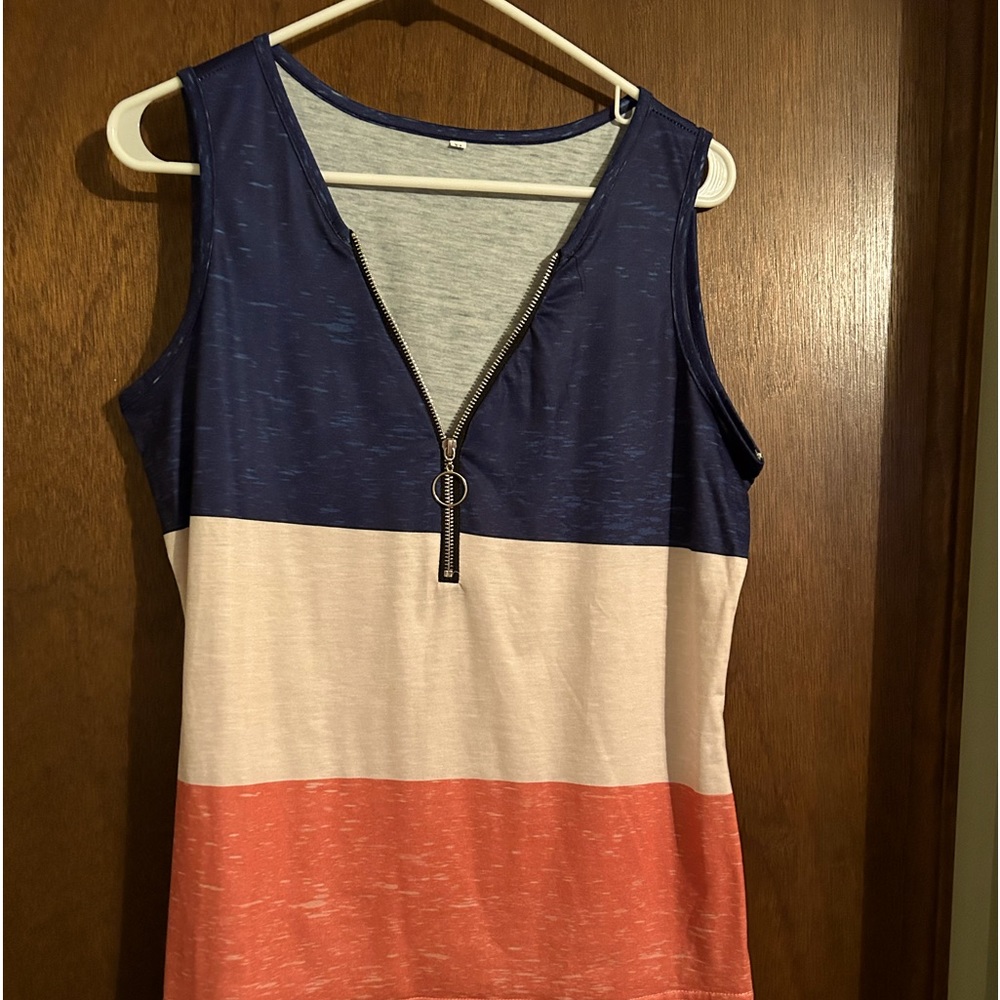 Multicolor tank